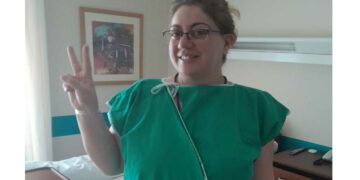 Στο μαιευτήριο η υποψήφια βουλευτής του ΠΑΣΟΚ Ν. Κοζάνης Παναγιώτα Καμαριάδου – Η φωτογραφία από την αίθουσα τοκετών