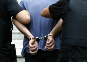 Καστοριά: 50χρονος αλλοδαπός έκλεψε χρήματα όταν "μπούκαρε" σε επιχείρηση και προκάλεσε ζημιές πριν φύγει