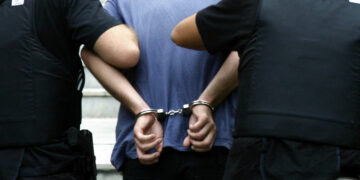 Καστοριά: 50χρονος αλλοδαπός έκλεψε χρήματα όταν "μπούκαρε" σε επιχείρηση και προκάλεσε ζημιές πριν φύγει