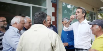 Ο Κυριάκος Μητσοτάκης είπε μια μαντινάδα στο Θέρισο Χανίων (βίντεο)