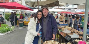 «Στο επίκεντρο του προγράμματος του ΣΥΡΙΖΑ – Προοδευτική Συμμαχία βρίσκεται η άμεση αντιμετώπιση της ακρίβειας»-Η υποψήφια βουλευτής Έφη Μιχελάκη στη λαϊκή αγορά και σε καταστήματα της Πτολεμαϊδας