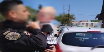 Ζάκυνθος: Αστυνομικός της ομάδας ΔΙ.ΑΣ. απεγκλώβισε μωρό – Ήταν εγκαταλελειμμένο στο αυτοκίνητο