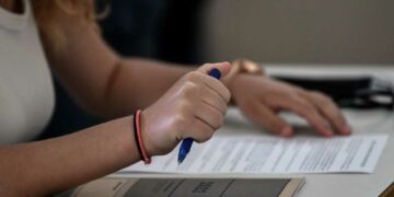 Πανελλαδικές 2023: Ανοίγουν τηλεφωνικές γραμμές επικοινωνίας για υποστήριξη μαθητών και γονέων – Δείτε τα τηλέφωνα