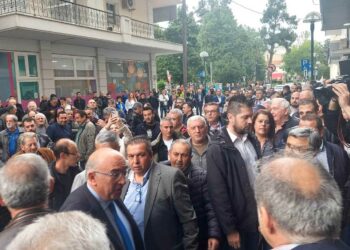 Το αδιαχώρητο μέσα και έξω από το “ΑΧΙΛΛΕΙΟΝ” για την ομιλία Μιχάλη Παπαδόπουλου – Θερμότατη η υποδοχή στην αίθουσα- ΦΩΤΟ-VIDEO