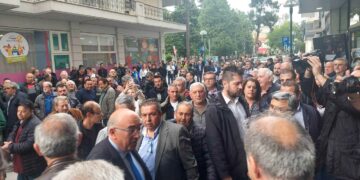 Το αδιαχώρητο μέσα και έξω από το “ΑΧΙΛΛΕΙΟΝ” για την ομιλία Μιχάλη Παπαδόπουλου – Θερμότατη η υποδοχή στην αίθουσα- ΦΩΤΟ-VIDEO