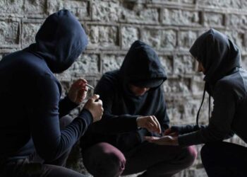 «Καμπανάκι» από την αύξηση της ανήλικης παραβατικότητας  – Η ψυχολόγος –παιδοψυχολόγος Ε. Τουτσίδου μιλάει στον «Π» για τη χρήση ουσιών από ανήλικους