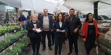 Ο υποψήφιος βουλευτής Κώστας Πασσαλίδης στη λαϊκή αγορά της Πτολεμαΐδας-Μαζί με τους υποψήφιους Κοζάνης του ΣΥΡΙΖΑ