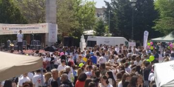 Πτολεμαΐδα: Βούλιαξε η πλατεία για την “Ημέρα Εθελοντισμού Ανδρόνικος” - Πόπη Παρασκευά: Η ζωή δεν περιμένει, γίνετε εθελοντές