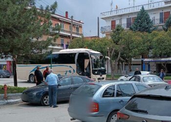 Συμβαίνει τώρα ! Λεωφορείο των ΚΤΕΛ "κόλλησε " στην οδό Παυλίδη- Αδαμοπούλου - (της Κούλας Πουλασιχίδου)