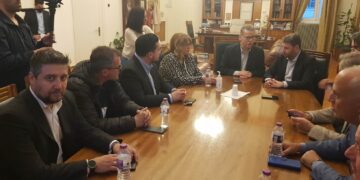 Συνάντηση Ν. Ανδρουλάκη με δημάρχους για το θέμα της Γέφυρας: “Η κυβέρνηση και η περιφέρεια είναι εκτεθειμένοι, Άμεσα και με ασφάλεια πρέπει να γίνει η συντήρηση του έργου”