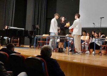 “Μίλα, μη φοβάσαι”: Μια παράσταση με μηνύματα κατά του σχολικού εκφοβισμού, παρουσιάστηκε στην Πτολεμαΐδα
