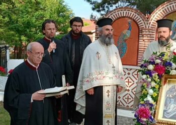 Το τελευταίο “Χριστός Ανέστη” στον Ιερό Ναό Αγίας Σκέπης Πτολεμαϊδας! (της Κούλας Πουλασιχίδου)