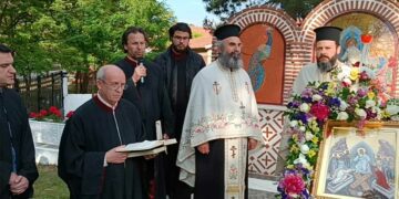 Το τελευταίο “Χριστός Ανέστη” στον Ιερό Ναό Αγίας Σκέπης Πτολεμαϊδας! (της Κούλας Πουλασιχίδου)