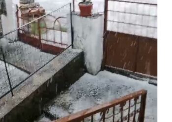“Άσπρισε” ο τόπος από το χαλάζι που έπεσε στη Βλάστη νωρίτερα σήμερα (video)