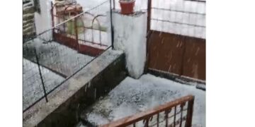 “Άσπρισε” ο τόπος από το χαλάζι που έπεσε στη Βλάστη νωρίτερα σήμερα (video)