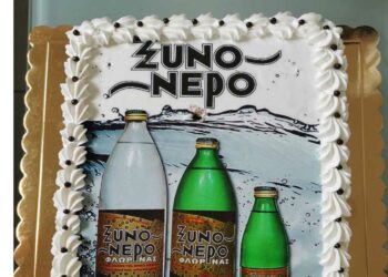 Η πρωτότυπη τούρτα γενεθλίων “ΞΙΝΟ ΝΕΡΟ”