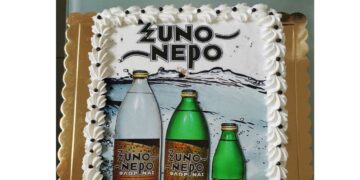 Η πρωτότυπη τούρτα γενεθλίων “ΞΙΝΟ ΝΕΡΟ”