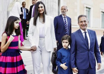 Με τη σύζυγο και τα παιδιά του στην ορκωμοσία ο Στάθης Κωνσταντινίδης
