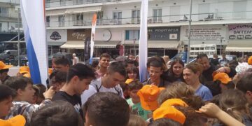 Απίστευτη κοσμοσυρροή για τον παγκόσμιο πρωταθλητή παρκούρ Δημ Κυρσανίδη στο ΔΕΗ Basketball 3 on 3 στην Πτολεμαΐδα