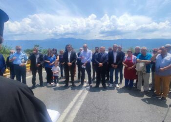 Ο αγιασμός πριν το άνοιγμα της Γέφυρας Σερβίων