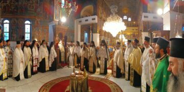 Μέγας πανηγυρικός Αρχιερατικός Εσπερινός στον εορτάζοντα Μητροπολιτικό Ιερό Ναό Αγίας Τριάδος Πτολεμαΐδας (ρεπορτάζ της Κούλας Πουλασιχίδου)