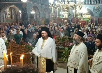 Πλήθος κόσμου στις Ιερές Ακολουθίες για τον εορτασμό του Παρεκκλησίου του Αγίου Λουκά, στον Ιερό Ναό Αγίας Σκέπης Πτολεμαΐδας  (ρεπορτάζ της Κούλας Πουλασιχίδου)