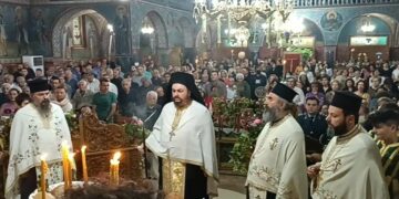 Πλήθος κόσμου στις Ιερές Ακολουθίες για τον εορτασμό του Παρεκκλησίου του Αγίου Λουκά, στον Ιερό Ναό Αγίας Σκέπης Πτολεμαΐδας  (ρεπορτάζ της Κούλας Πουλασιχίδου)