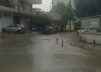Πτολεμαΐδα: Η δυνατή βροχή έφερε πλημμύρες