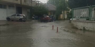 Πτολεμαΐδα: Η δυνατή βροχή έφερε πλημμύρες