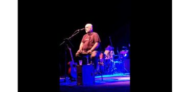 Πλήθος κόσμου και διασκέδαση μέχρι το πρωί στην συναυλία του Μπάμπη Στόκα στον Περδίκκα (φώτο-βίντεο)