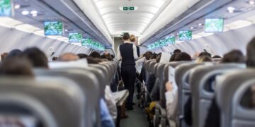 Θεσσαλονίκη: Σήκωσε τη φούστα αεροσυνοδού και έφτυσε επιβάτες ο Γάλλος στην πτήση Παρίσι-Αθήνα