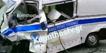 Τροχαίο-σοκ στην Κορίνθου-Τριπόλεως: ΙΧ μπήκε στο αντίθετο ρεύμα και συγκρούστηκε με βαν της Τροχαίας -Ένας νεκρός