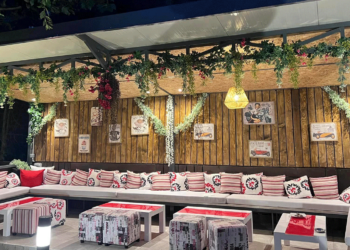 Ανοιχτός για τον κόσμο ο κήπος του Hotel Pantelidis για φαγητό, καφέ και ποτό