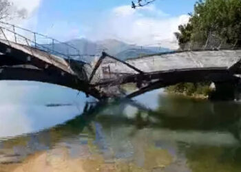 Άρτα: Κατέρρευσε ξύλινη γέφυρα σε πάρκο -Τι υποστηρίζει ο δήμος (βίντεο)