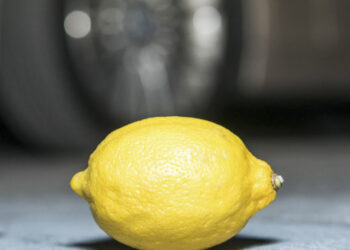 Χανιά: Αν έχεις τύχη... "Ιπτάμενο" λεμόνι τραυματίζει γυναίκα - Διαβάστε την παράξενη εξήγηση