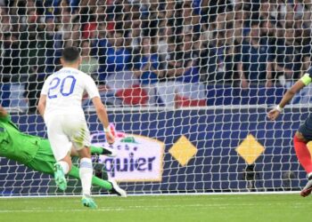 Χρειάστηκε να εκτελέσει δύο φορές το ίδιο πέναλτι ο Εμπαπέ, για να κερδίσει η Γαλλία 1-0 την Ελλάδα - Δείτε τα Highlights