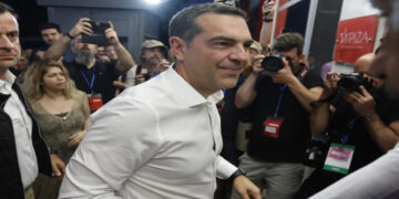 Τσίπρας: «Θέτω τον εαυτό μου στην κρίση των μελών του κόμματος»