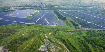 ΔΕΗ Ανανεώσιμες: Μια εντυπωσιακή φωτογραφία από τα φωτοβολταϊκά έργα σε εκτός λειτουργίας ορυχεία στην Πτολεμαΐδα