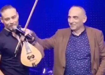 “Δίχορδο” Κοζάνη: Ο κρητικός λυράρης έσπασε το δοξάρι του επί σκηνής στην τελευταία του βραδιά - Δείτε το …αναπάντεχο “φινάλε”
