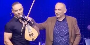 “Δίχορδο” Κοζάνη: Ο κρητικός λυράρης έσπασε το δοξάρι του επί σκηνής στην τελευταία του βραδιά - Δείτε το …αναπάντεχο “φινάλε”