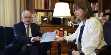 Εκλογές 2023, Αποτελέσματα: «Είναι σημαντικό ότι περνάμε στην επόμενη ημέρα» είπε η Πρόεδρος της Δημοκρατίας παραλαμβάνοντας τα αποτελέσματα