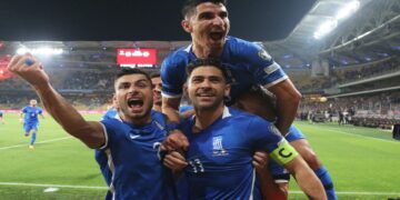 Ελλάδα – Ιρλανδία 2-1: Με εξαιρετικό Μπακασέτα και γκολάρα Μασούρα η Εθνική έκανε το 2X2 και ονειρεύεται EURO (βίντεο)