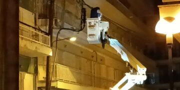 ΤΩΡΑ-  Αναστάτωση στην Πτολεμαΐδα από μικρή φωτιά σε καλώδια της ΔΕΗ (της Κούλας Πουλασιχίδου )