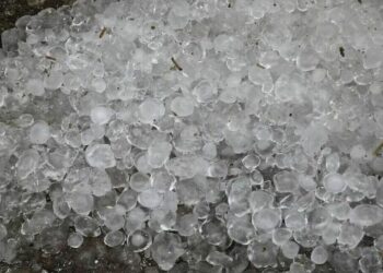 Πλημμύρες και πολλές καταστροφές στη Φλώρινα όπου έπεσε χαλάζι σε μέγεθος φουντουκιού