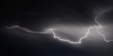 Καιρός: Πού θα υπάρξουν καταιγίδες και που υψηλές θερμοκρασίες – Πως θα συνεχιστεί την Τρίτη και την Τετάρτη;