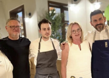 Μαθήματα Ποντιακής ιστορίας από τους Chef Νίκο Κιψίδη και Σοφία Ουργαντζίδου σε Πολωνούς τουρίστες μέσα από επτά πιάτα