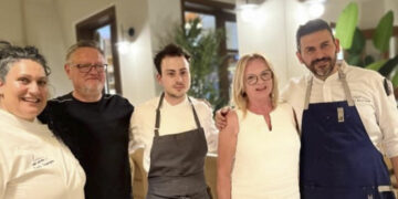 Μαθήματα Ποντιακής ιστορίας από τους Chef Νίκο Κιψίδη και Σοφία Ουργαντζίδου σε Πολωνούς τουρίστες μέσα από επτά πιάτα