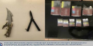 Φλώρινα: Αστυνομικοί έκαναν έλεγχο σε ΙΧ και βρήκαν αφορολόγητα τσιγάρα και δύο μαχαίρια – Δύο συλλήψεις