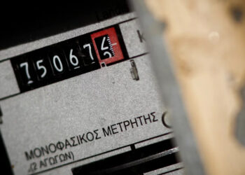 Το νέο πλαίσιο για τιμές και επιδοτήσεις στην ενέργεια: Μειώθηκε κατά 50% το ρεύμα στο Χρηματιστήριο Ενέργειας