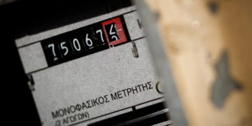 Το νέο πλαίσιο για τιμές και επιδοτήσεις στην ενέργεια: Μειώθηκε κατά 50% το ρεύμα στο Χρηματιστήριο Ενέργειας